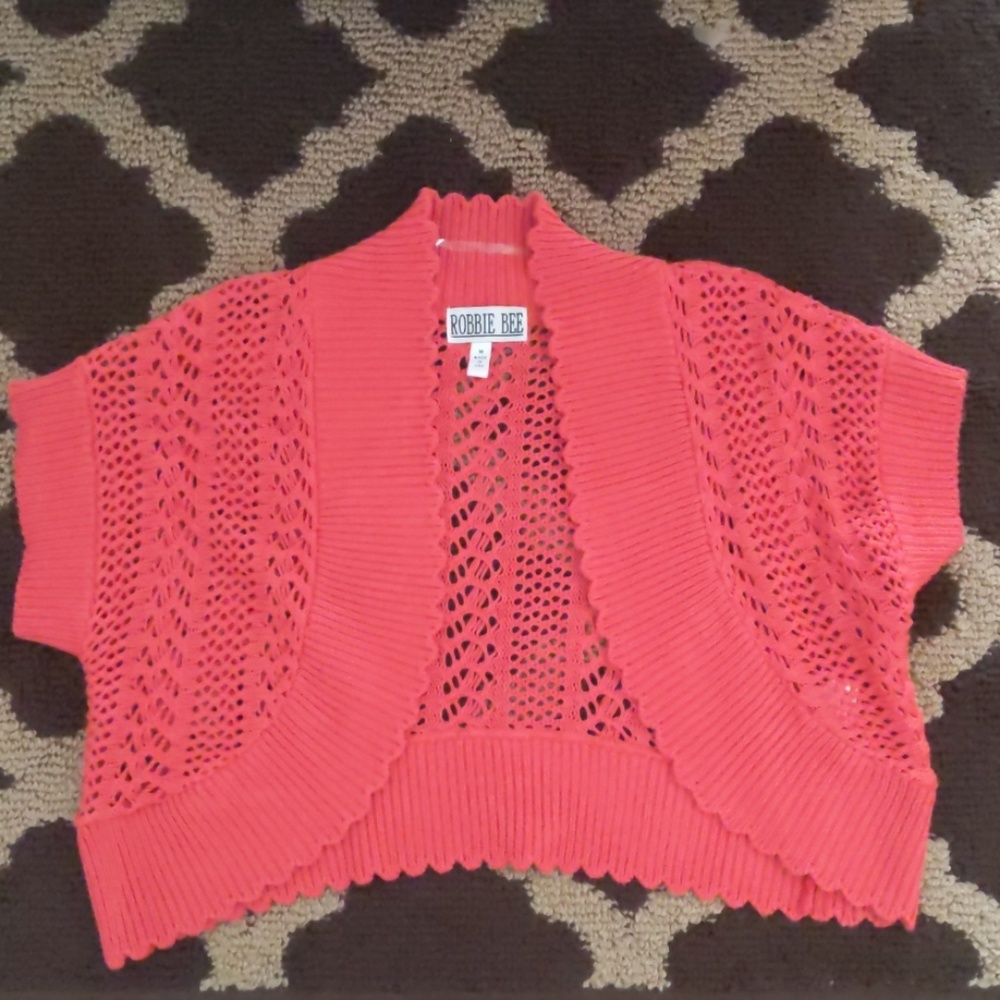 Pretty little Shrug